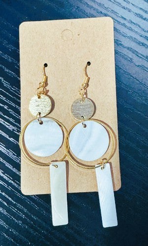 seashell inspire earring white