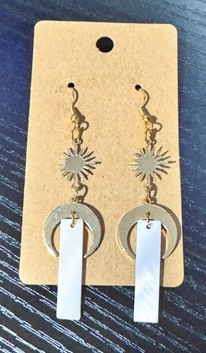 seashell inspire earring white