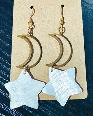 seashell inspire earring white